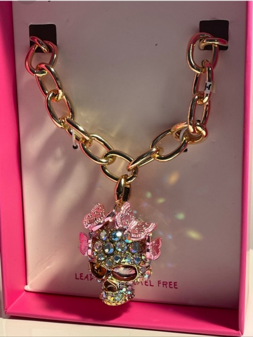 ✨️💓NWT BETSEY JOHNSON VIRAL TIKTOK GOLD SKULL STATEMENT NECKLACE ✨️💓💀 - Picture 4 of 9